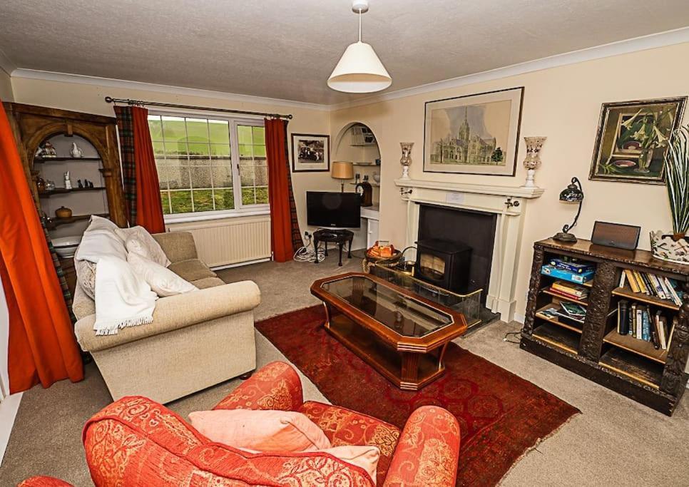 West Lodge 3 Bedrooms, Near Golf Course And River Turriff Exterior foto